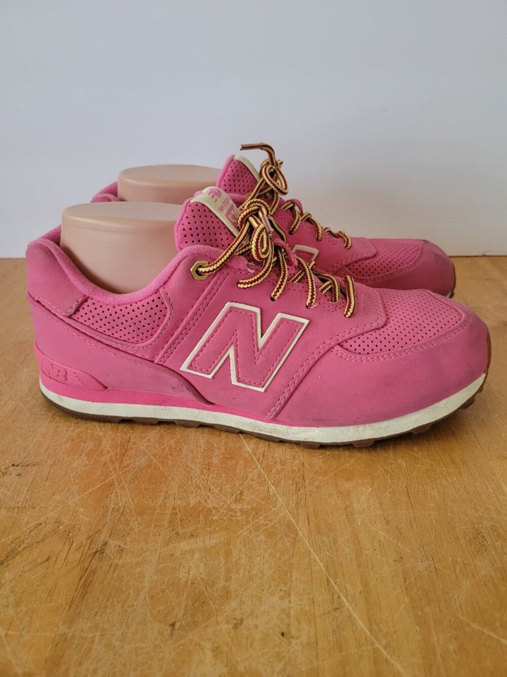 New Balance 574 Pink Magenta Suede Running Shoes Sneakers Women's Size 7